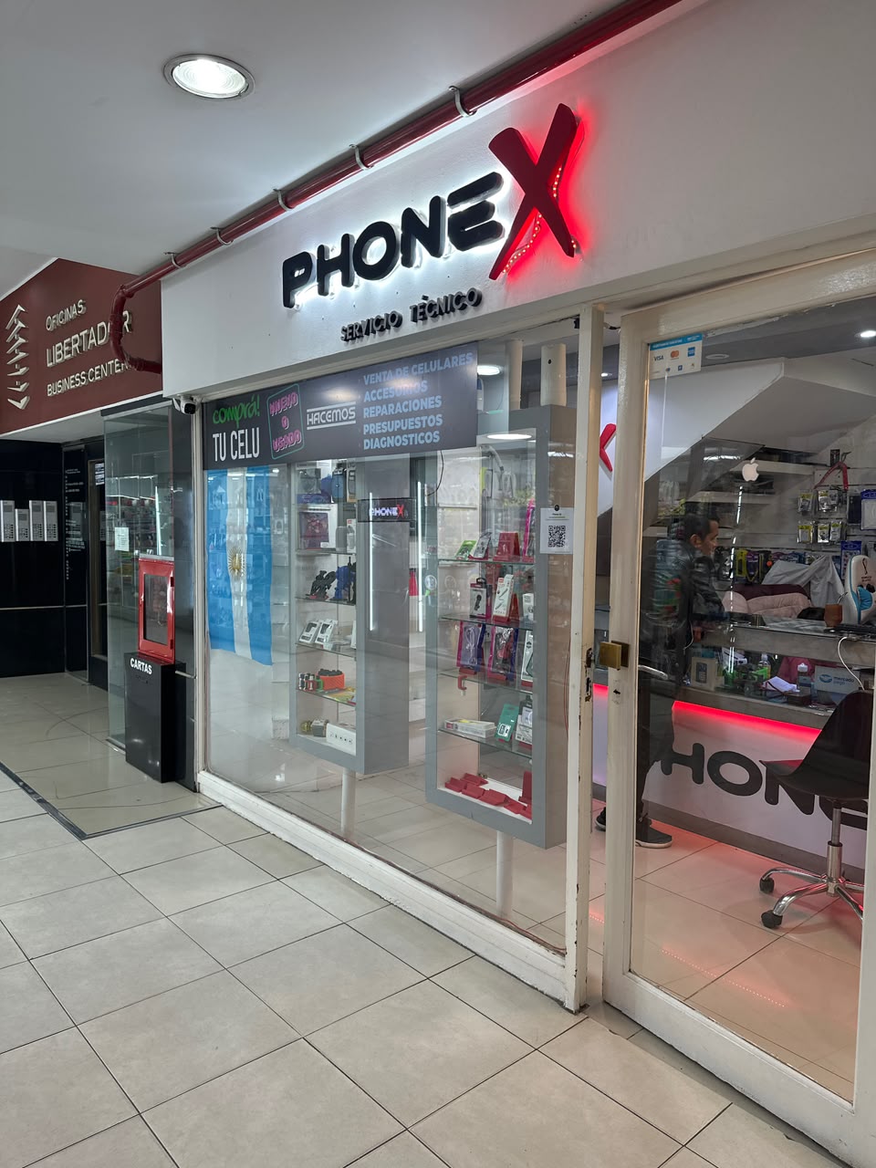 Frente del local PHONEX en Galería Libertador